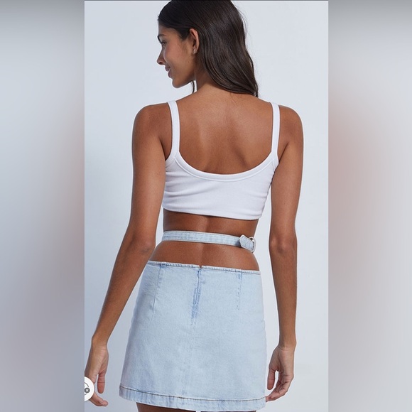 NWT WeWoreWhat Light Blue Denim Cut Out Mini Skirt with Silver Buckle - Picture 4 of 11